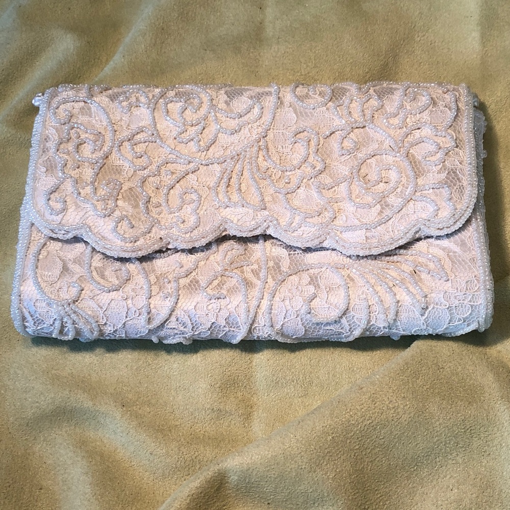 White beaded evening purse with strap/ magnet snap closure/ lace/clean inside
